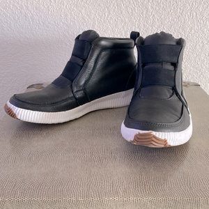SOREL WaterPROOF sneaker booties!!